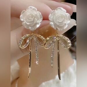 NEW women's elegant white rose rhinestone dangle earrings, gold